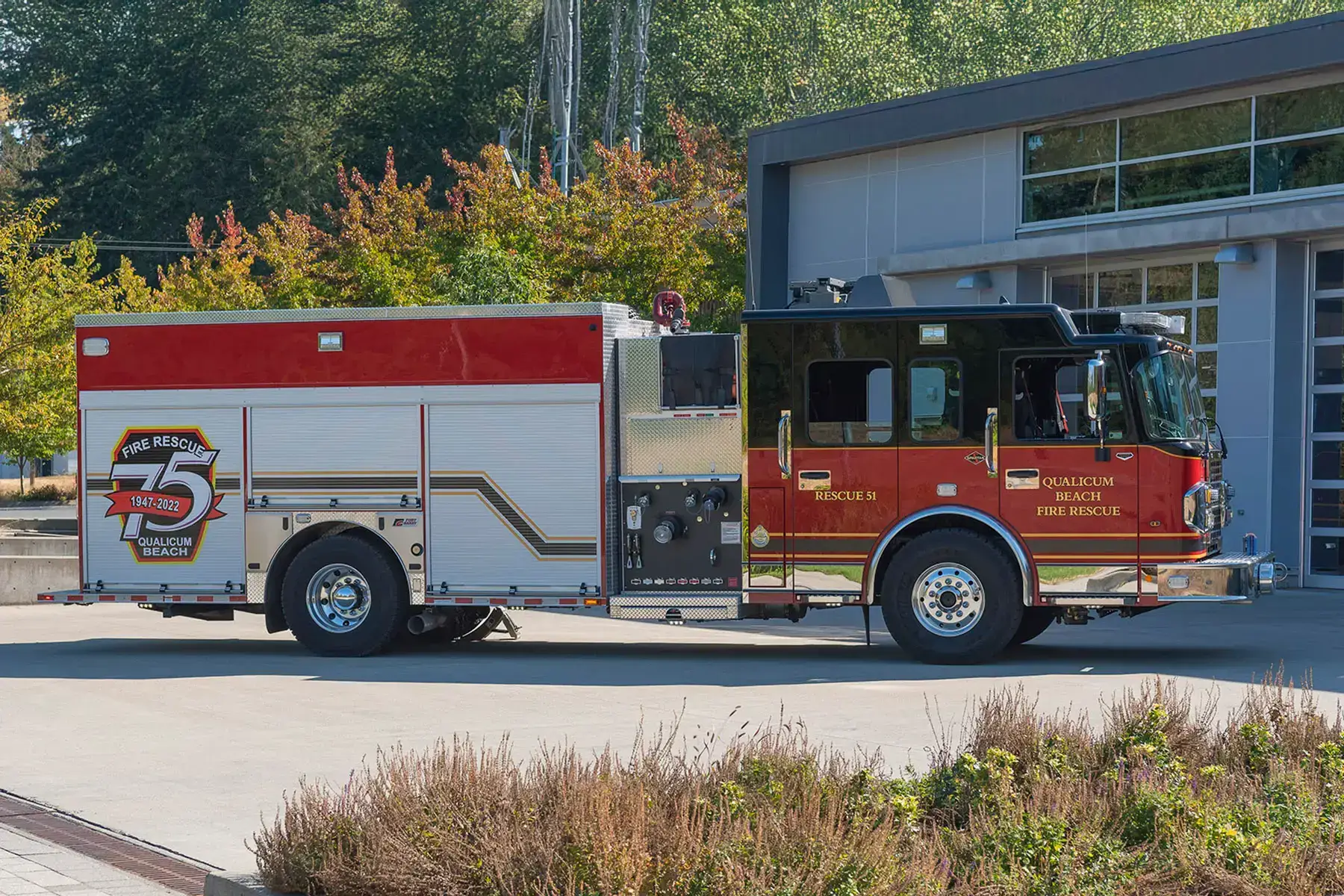 10-OCTOBER_J0213_qualicumBeach_CoverSM